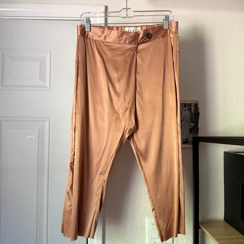 SEEKER‎ peach satin criss cross overlap slim leg raw fray hem cropped pants